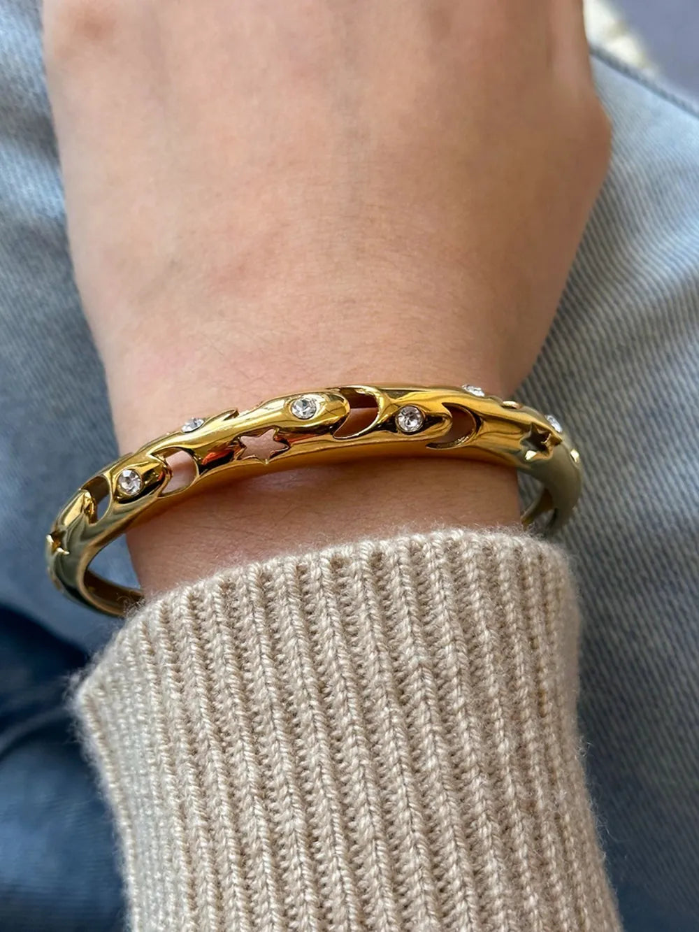 سوار من الفولاذ المقاوم للصدأ مرصع بأحجار الراين