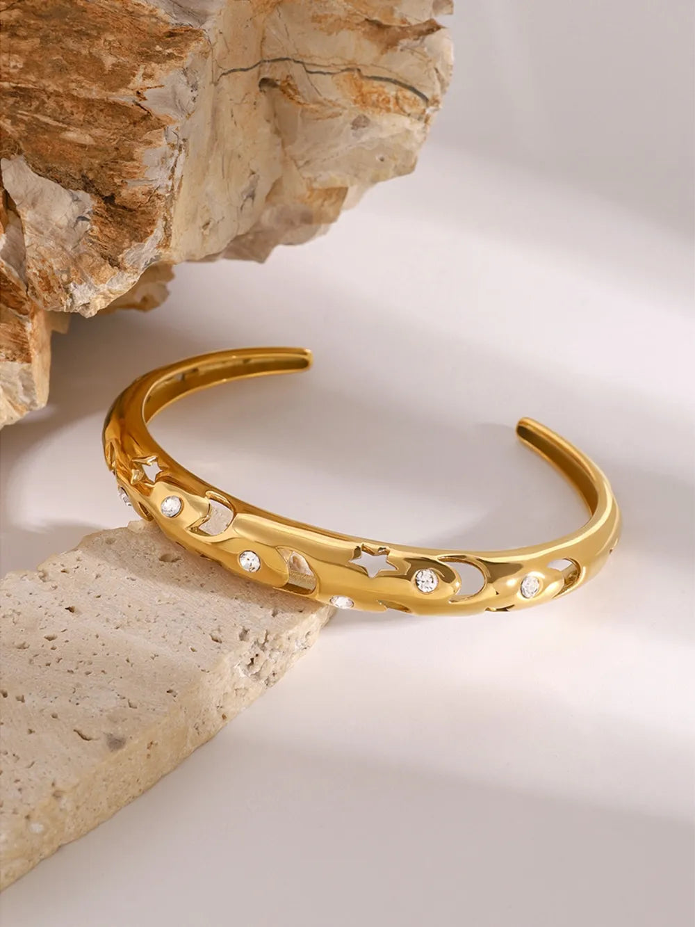 سوار من الفولاذ المقاوم للصدأ مرصع بأحجار الراين