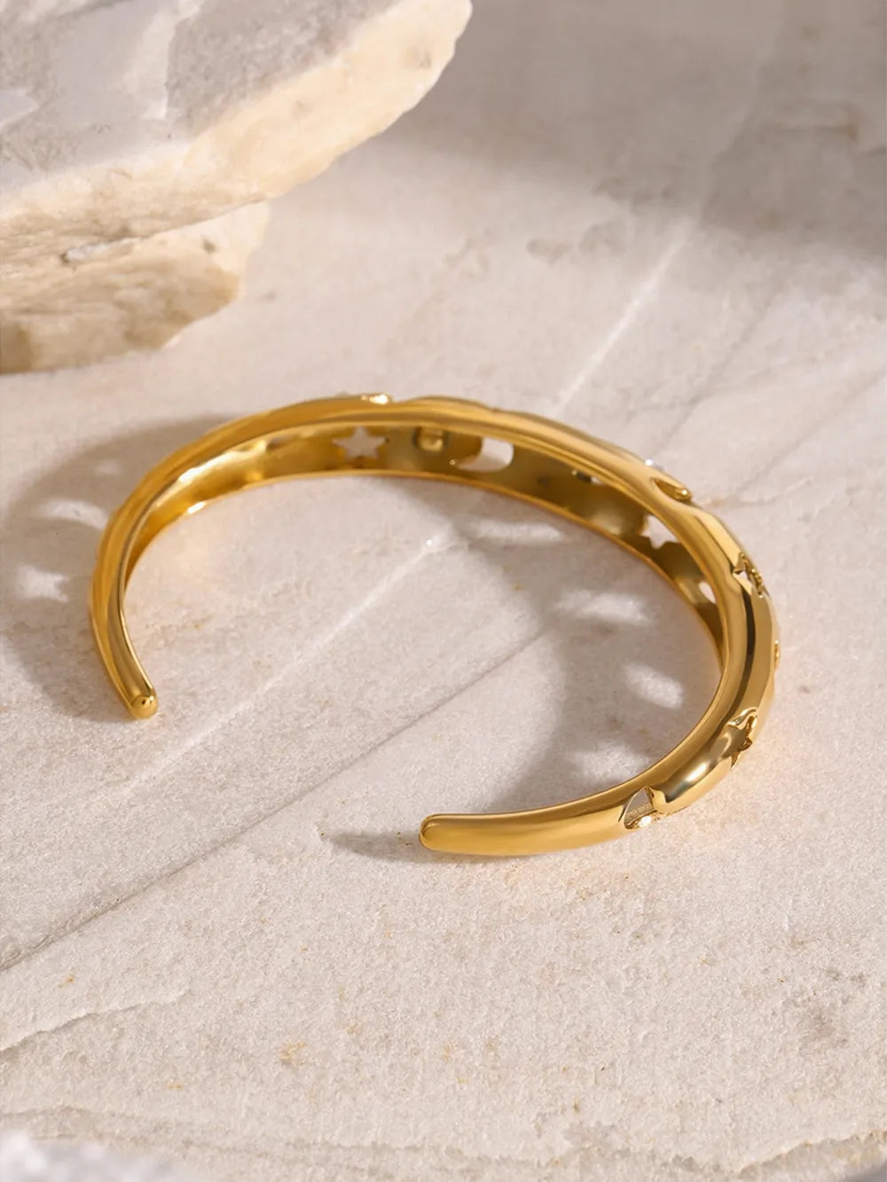 سوار من الفولاذ المقاوم للصدأ مرصع بأحجار الراين