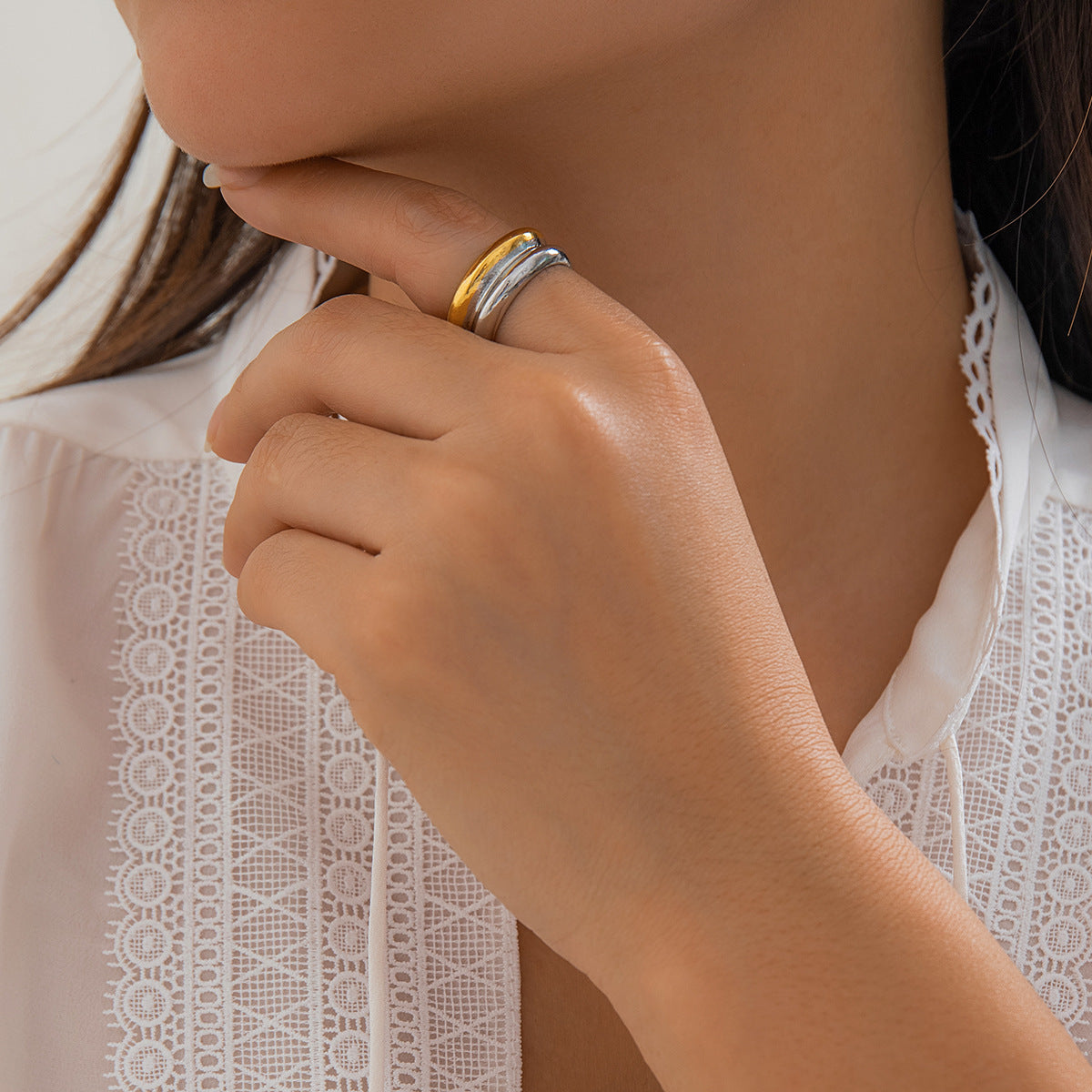 خاتم بتصميم ريترو غير منتظم ومقعر ومحدب بشكل مبالغ فيه، قطعة يدوية بسيطة مصنوعة من سبيكة معدنية قابلة للتخصيص